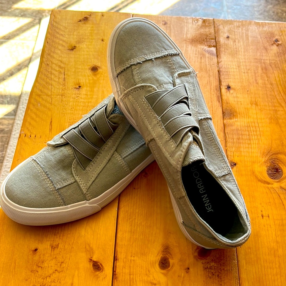 Jenn Ardor slip on sneakers size 9- light sage color